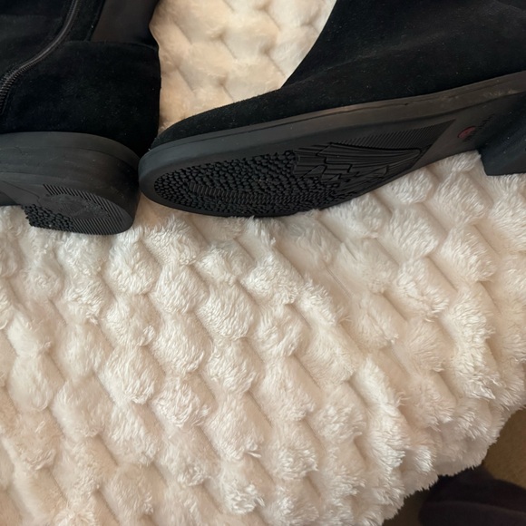 Blondo Black Waterproof Shoes - Picture 3 of 3